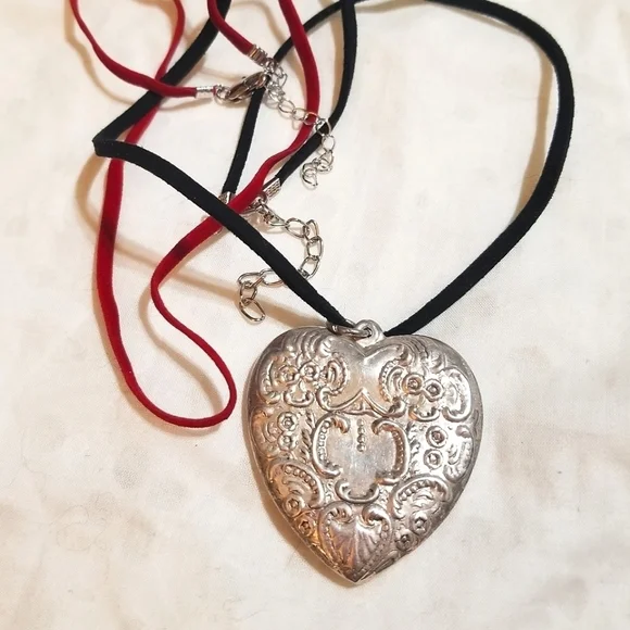 VICTORIAN Era Repousse Sterling Heart Pendant Necklace - Picture 3 of 6